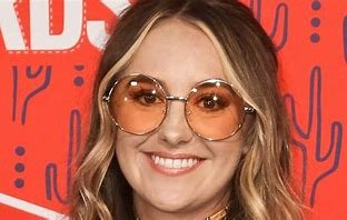 is-lainey-wilson-related-to-gretchen-wilson