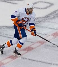 is-devon-toews-related-to-jonathan-toews