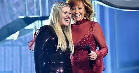 is-rebam-centire-related-to-kelly-clarkson